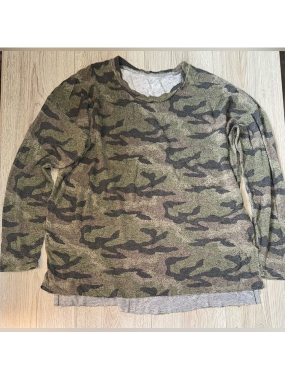 American eagle outfitters green black camo camouflage crewneck crew sweatshirt